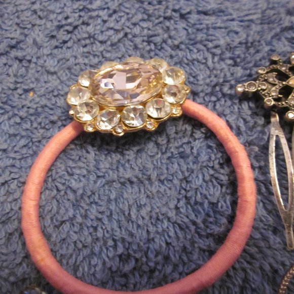 Set of 7 Crystal Hair Barrettes Combs Elastic - Picture 3 of 5